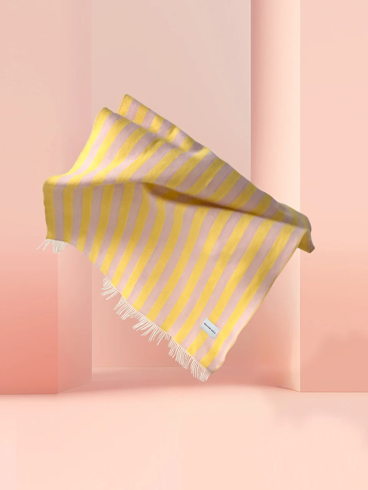 maison-caldeiraCouverture Candy Wrap Rose Jaune – Sélection Caldeira | Maison Deux
