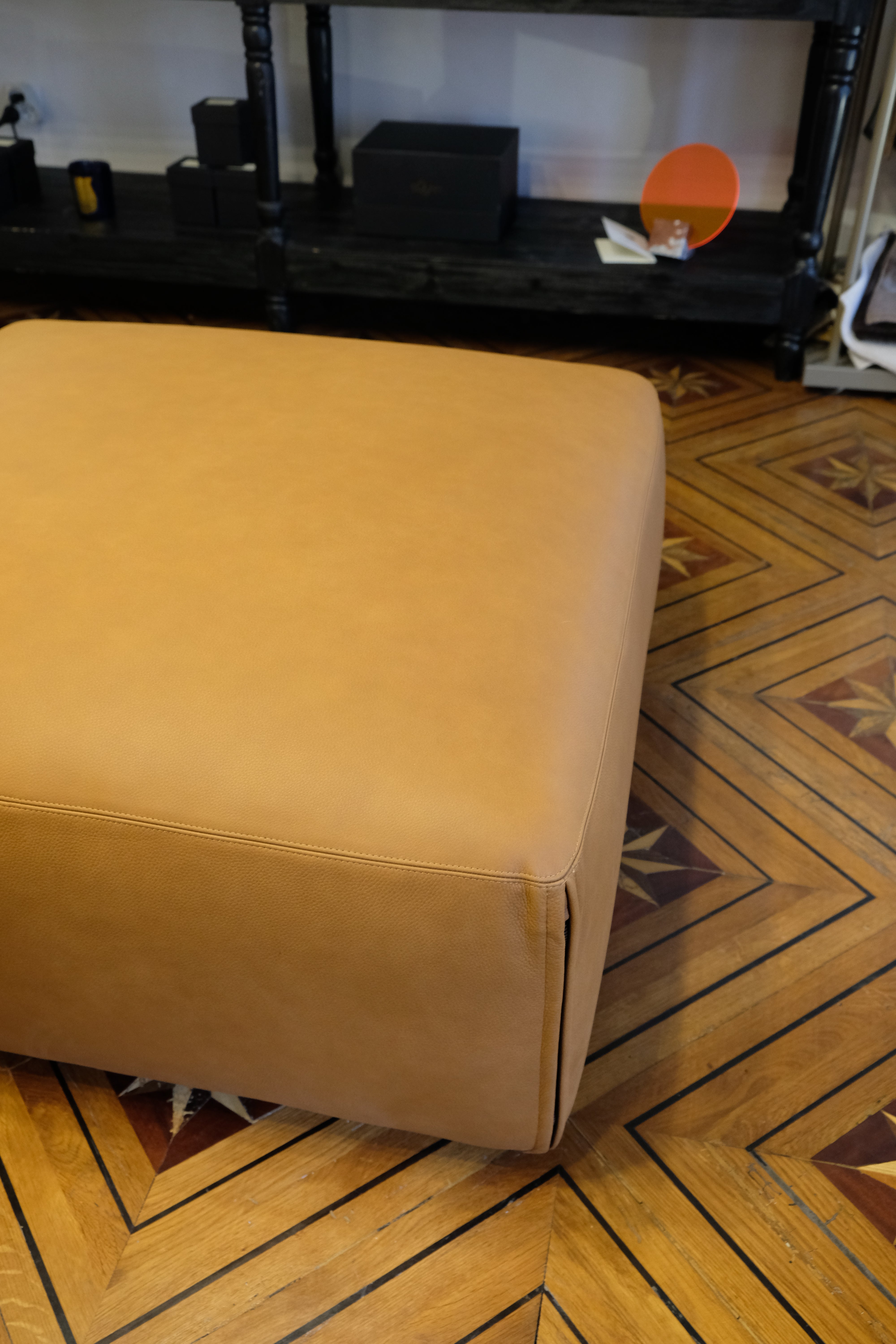 Ottoman pouf en cuir Mura - Camel - Tacchini - Design Italien - Maison Caldeira