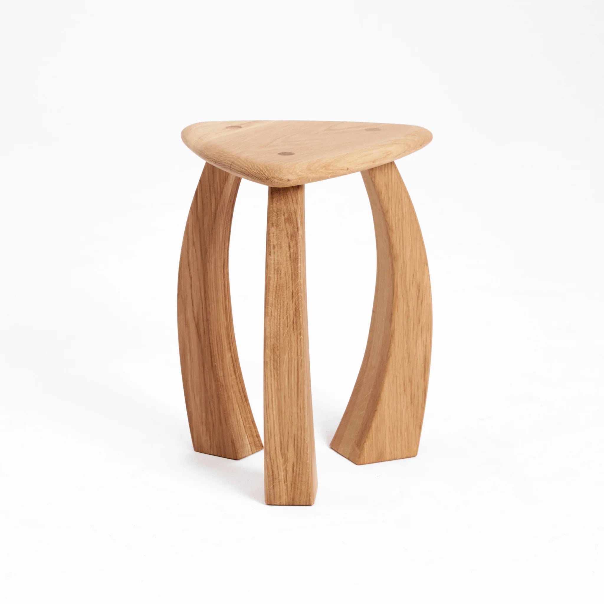 Arc de Stool '52 – Table d’Appoint Sculptée en Chêne Massif - Maison Caldeira