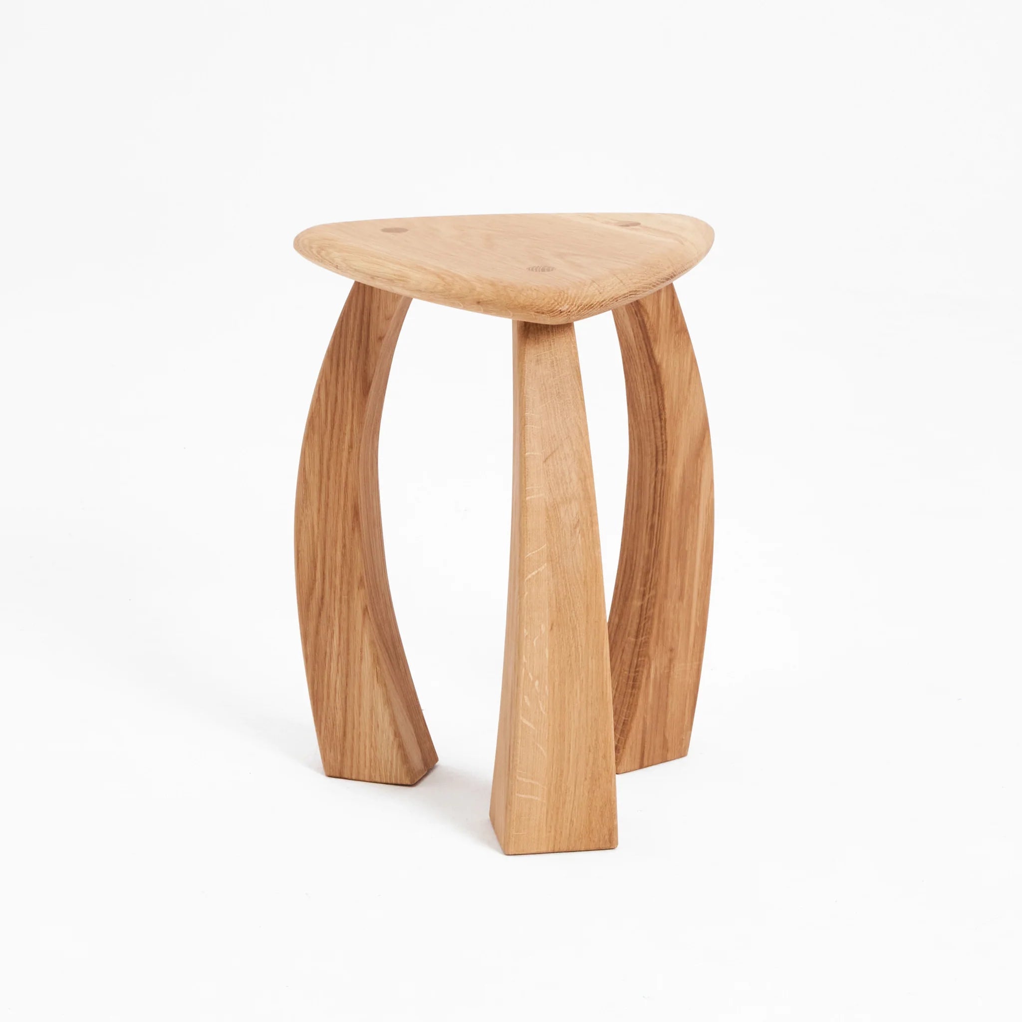Arc de Stool '52 – Table d’Appoint Sculptée en Chêne Massif - Maison Caldeira
