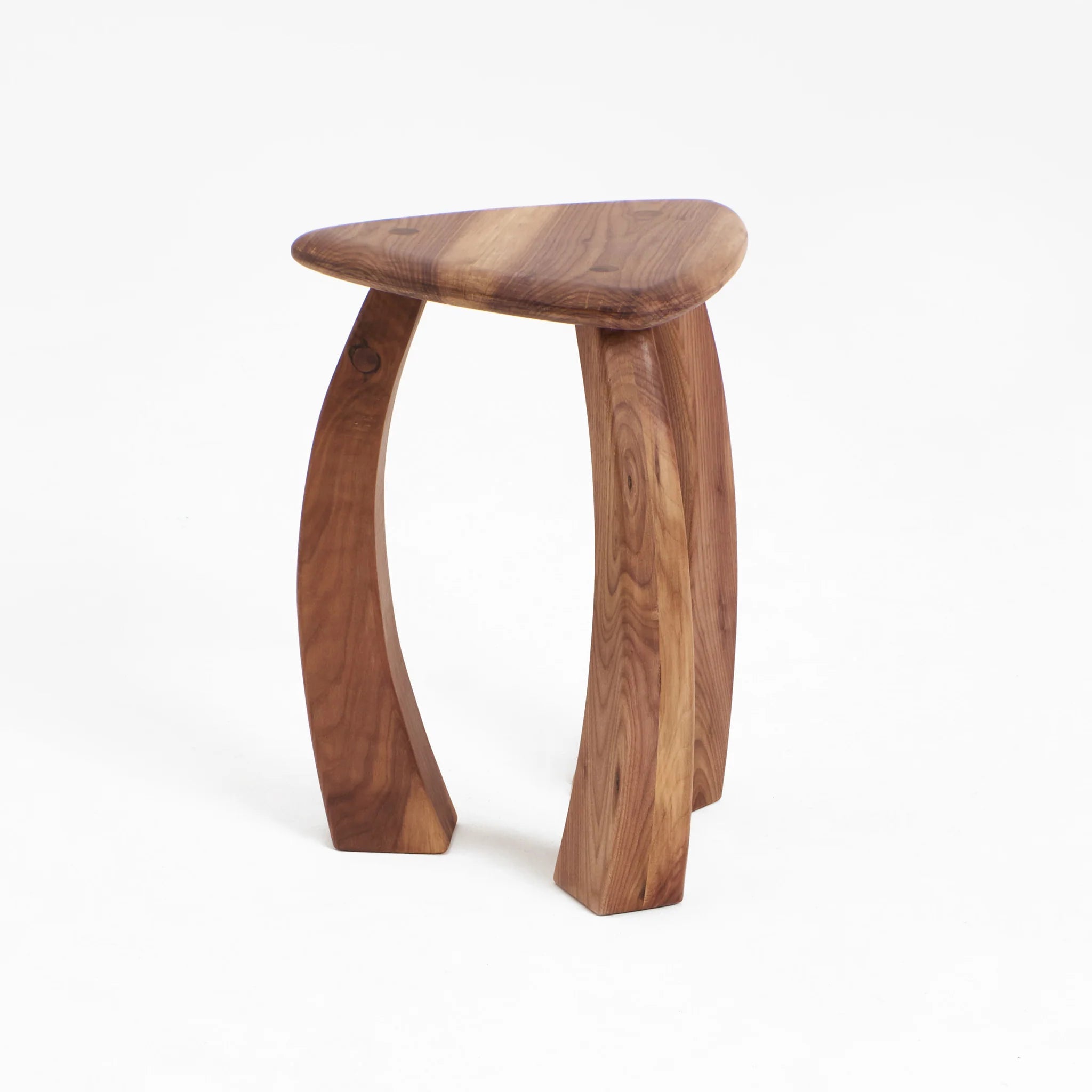 Arc de Stool '52 – Table d’Appoint Sculpturale en Noyer Massif - Maison Caldeira