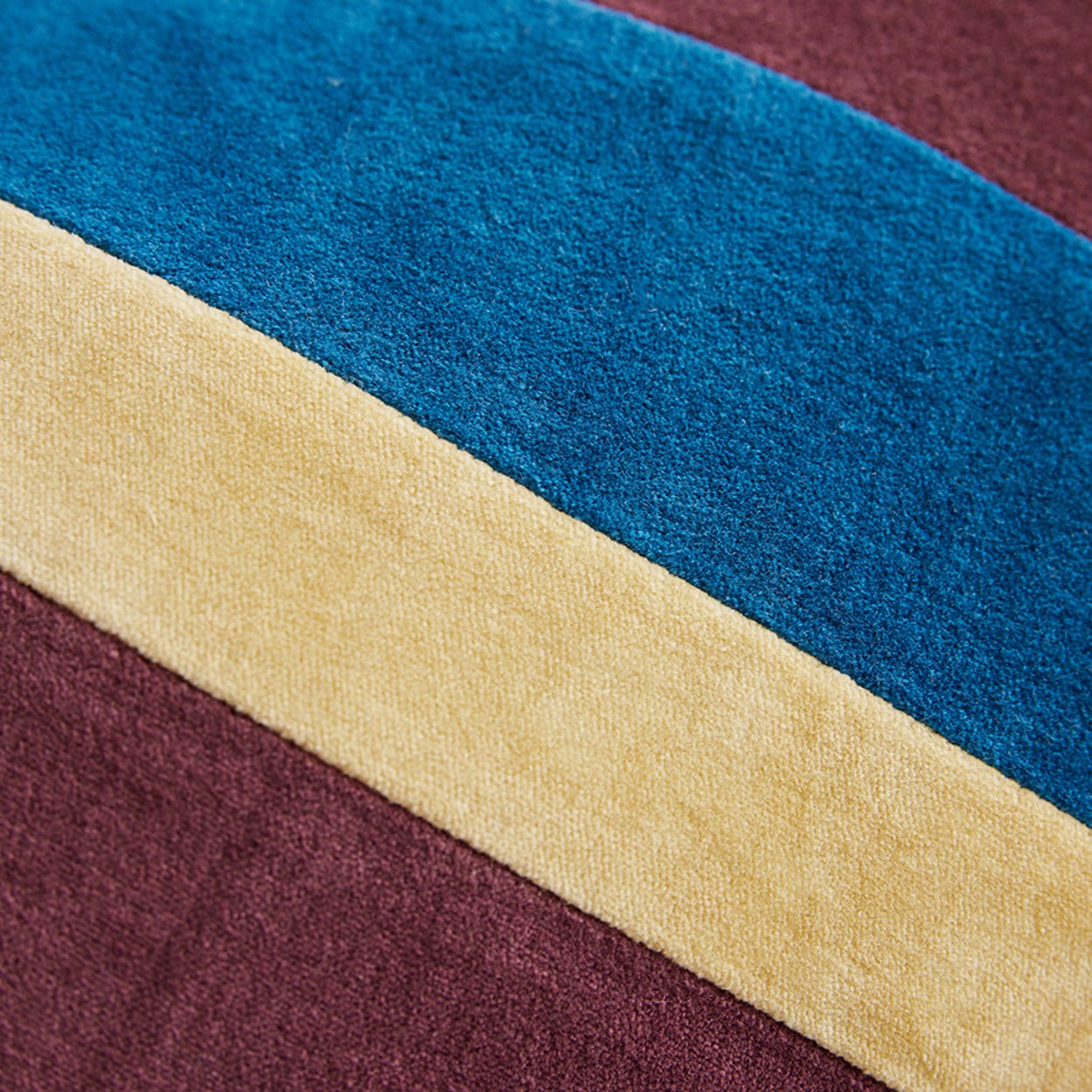 Coussin en velours rayé - Maison Caldeira