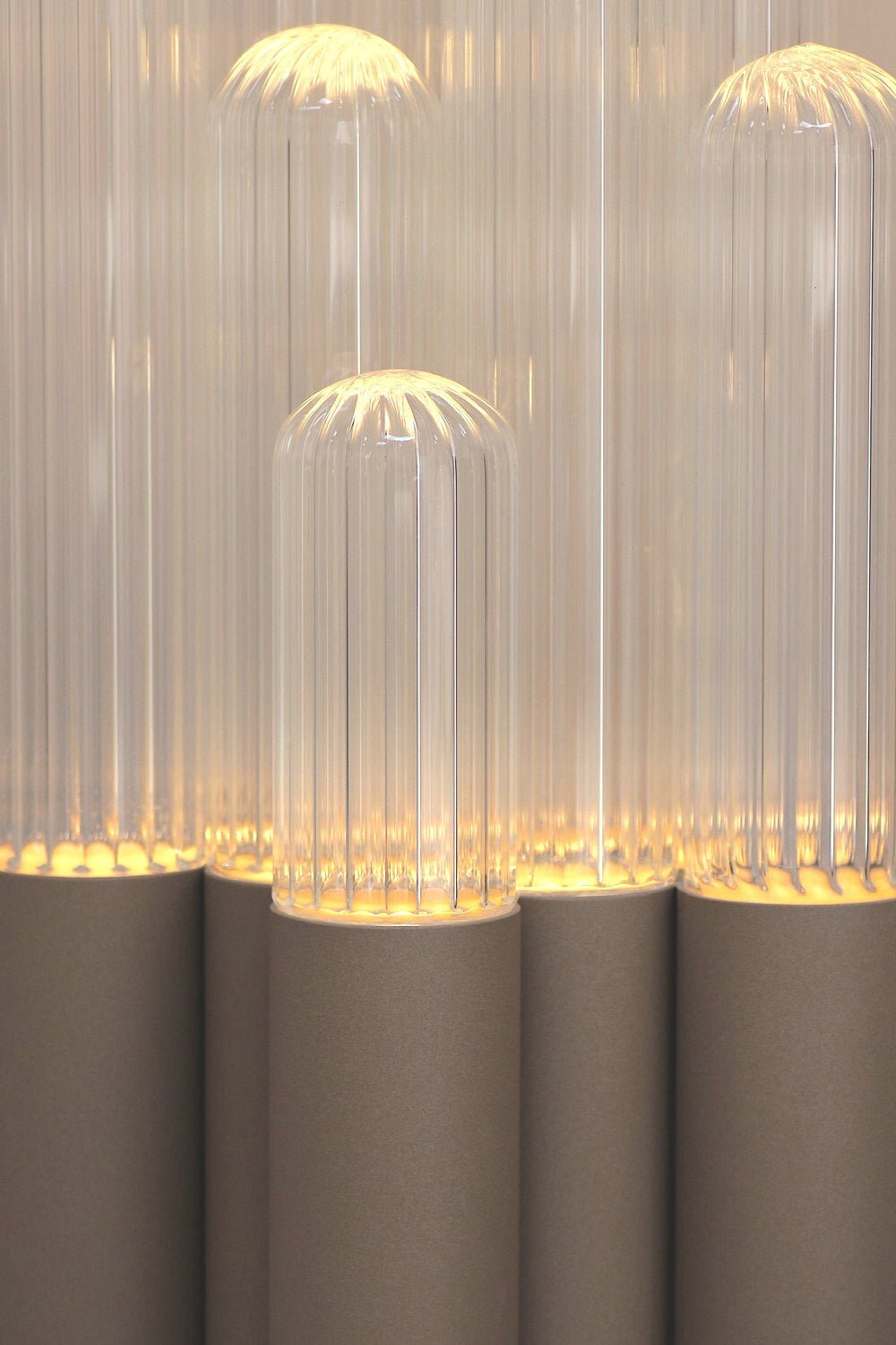 Lampadaire cactus Big grège pour une décoration brutaliste et design sélectionnée par Caldeira