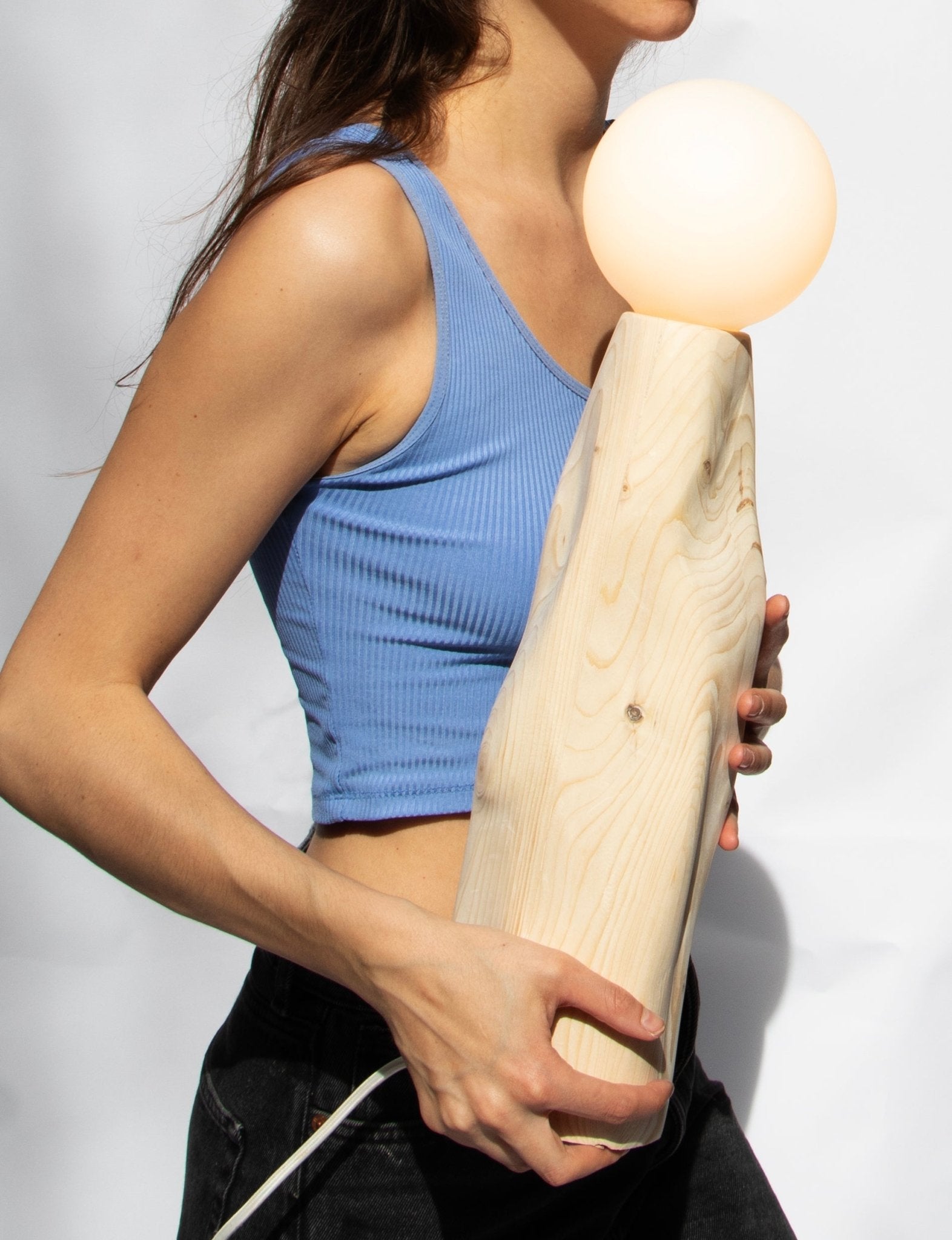 Lampe Cléo en pin sculpté - Alice Lahana - Méditerranée - Maison Caldeira