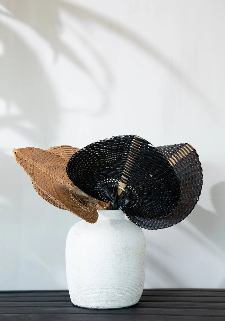 Le vase pointu - Béton - M - Bazar Bizar - Méditerranée - Maison Caldeira