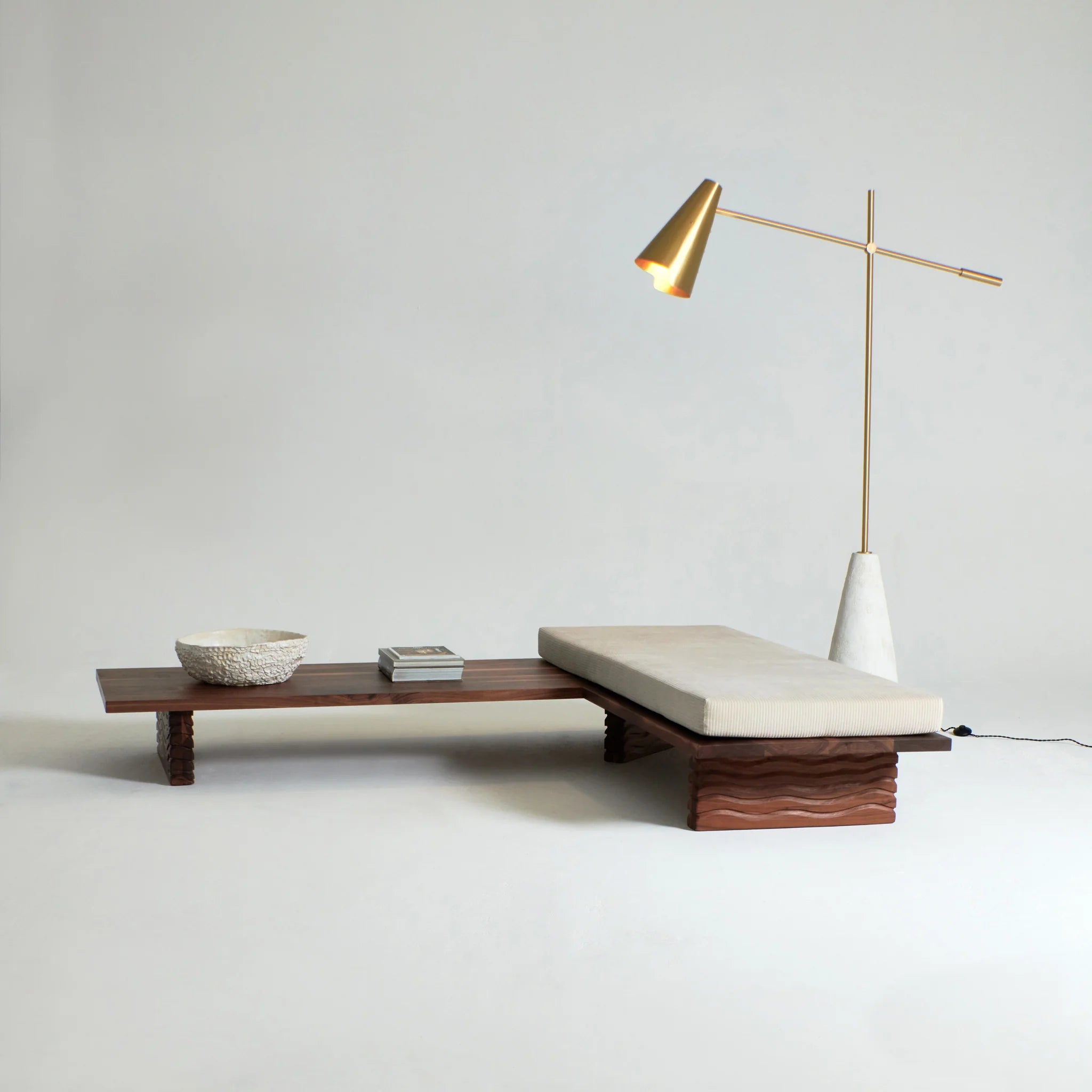 Méridienne Nazaré L - Noyer sculpté - Projects123A - Méditerranée - Maison Caldeira