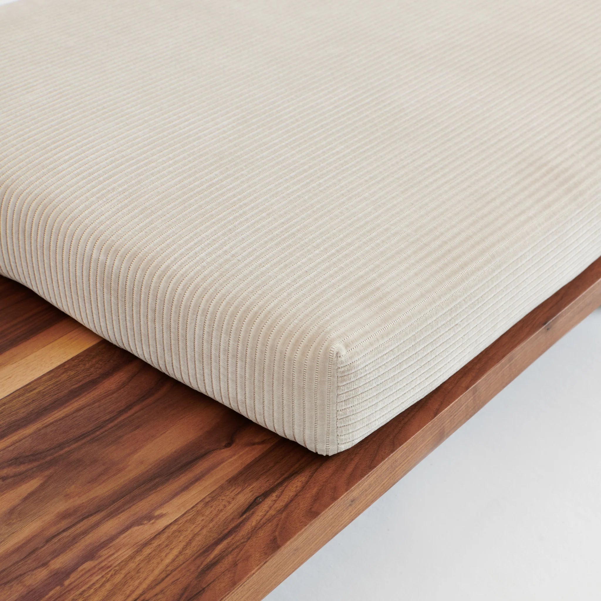 Méridienne Nazaré L - Noyer sculpté - Projects123A - Méditerranée - Maison Caldeira