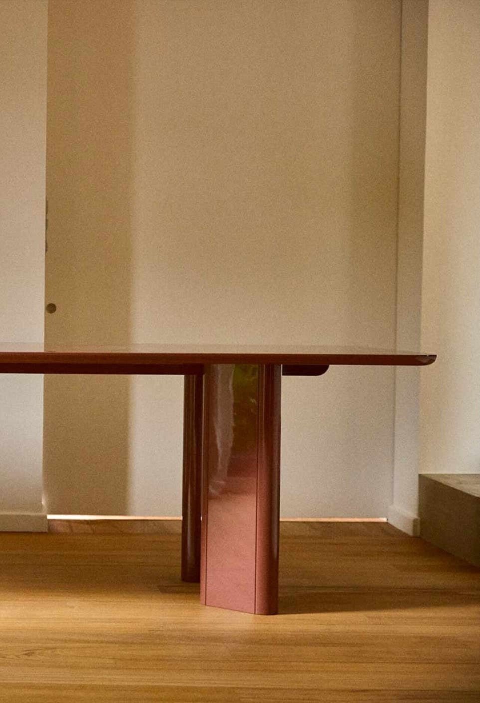 Table A Manger Rectangulaire Victoire - Bois Laqué Cranberry - Maison Caldeira
