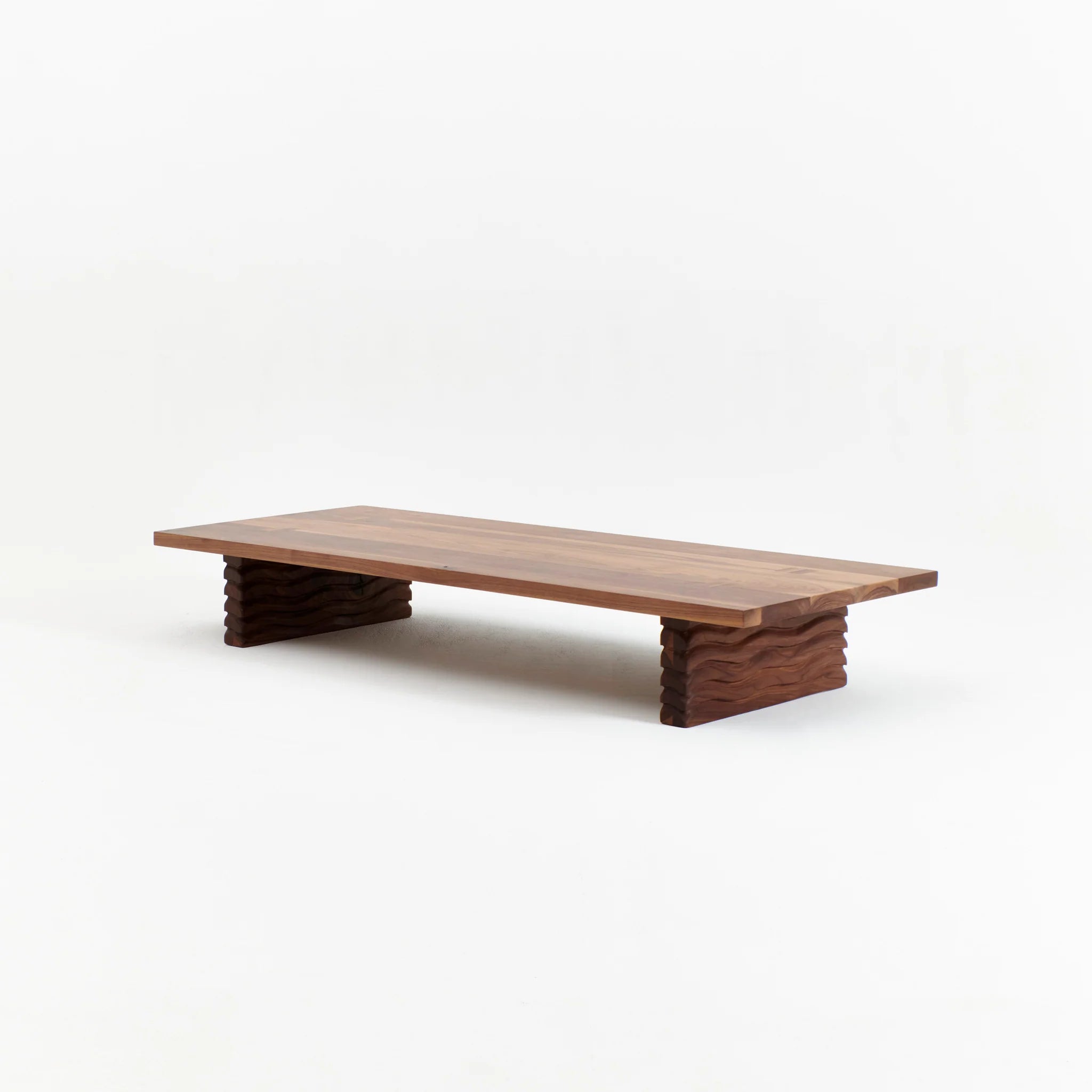 Table Basse Nazaré - Noyer sculpté - Maison Caldeira