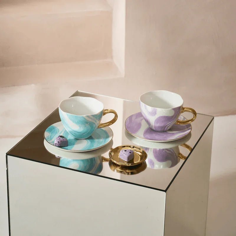 Tasse à café Cappuccino/Thé Bonjour et Assiette Valuri Violet, lot de 4, dans un coffret cadeau - Caldeira