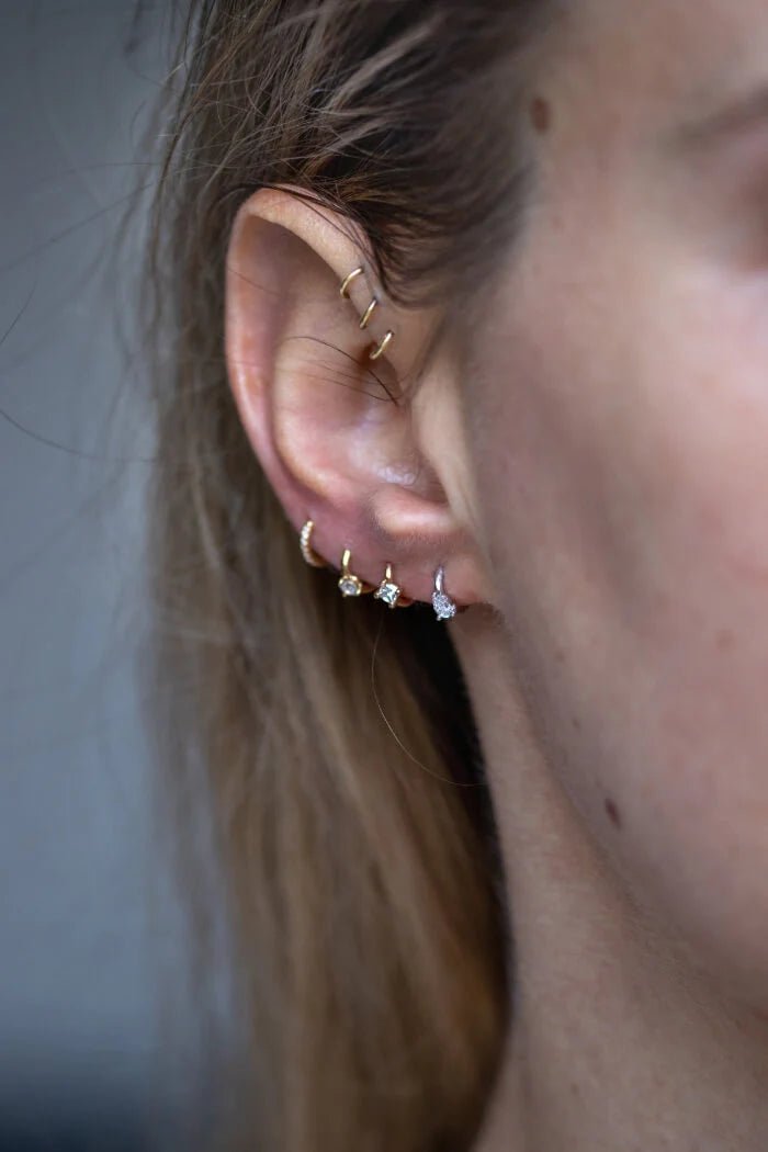 Boucle d’oreille la prétentieuse - Or blanc 18 carats recyclé et diamants - Acmée - Design Contemporain - Maison Caldeira