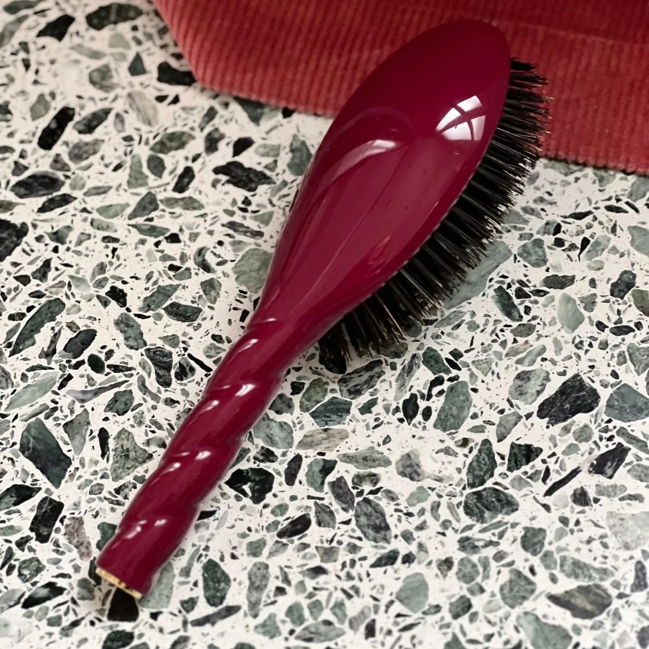 Brosse à cheveux - N°1 L’UNIVERSELLE Rouge Cerise - Maison Caldeira