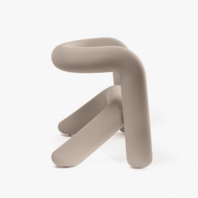 Fauteuil Extra Bold Grège – pièce iconique éditée par Moustache, teinte neutre élégante