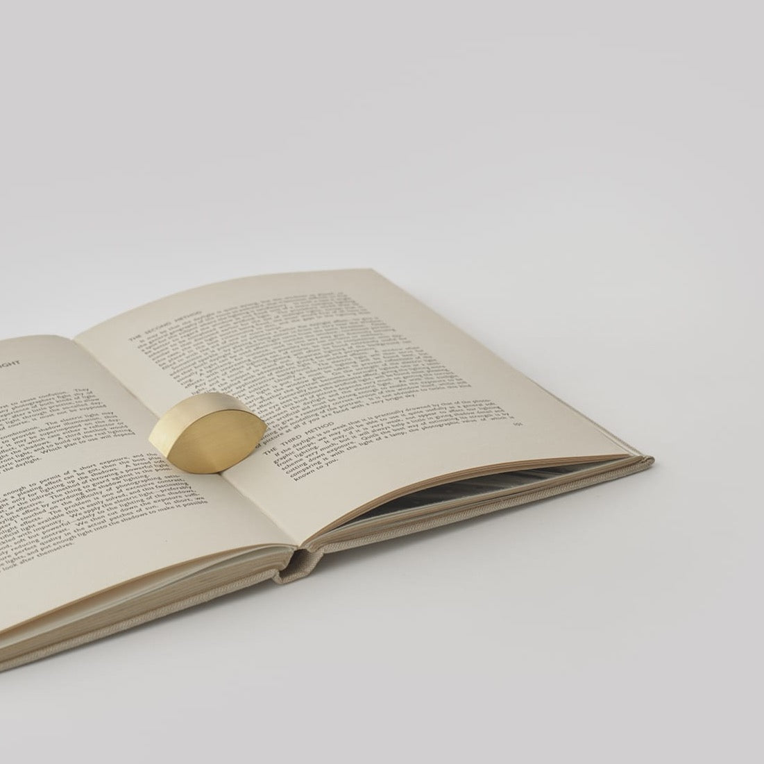 Presse Livre - Amande en laiton - New mags - Design Contemporain - Maison Caldeira