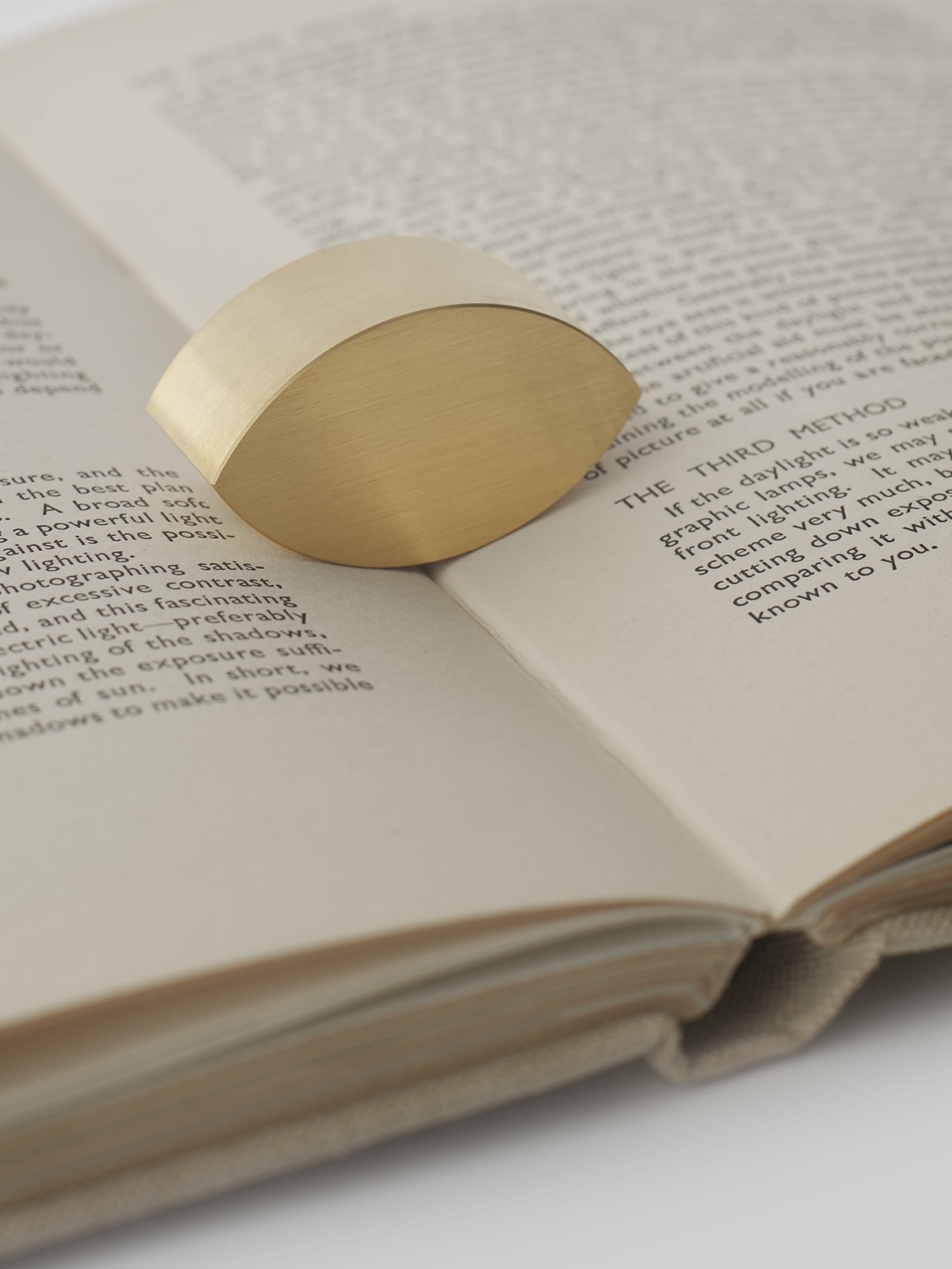 Presse Livre - Amande en laiton - New mags - Design Contemporain - Maison Caldeira