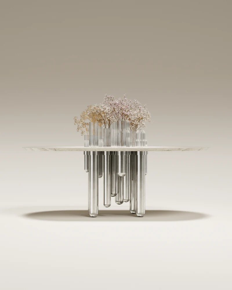 Version marbre de la Table Cactus Ovale signée Koska, avec piètement en chrome vieilli.