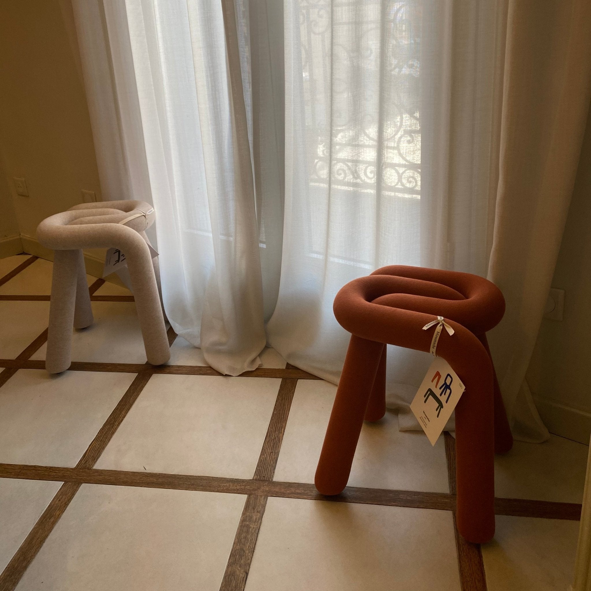 Tabouret Bold - Noisette - Moustache - Design Contemporain - Maison Caldeira