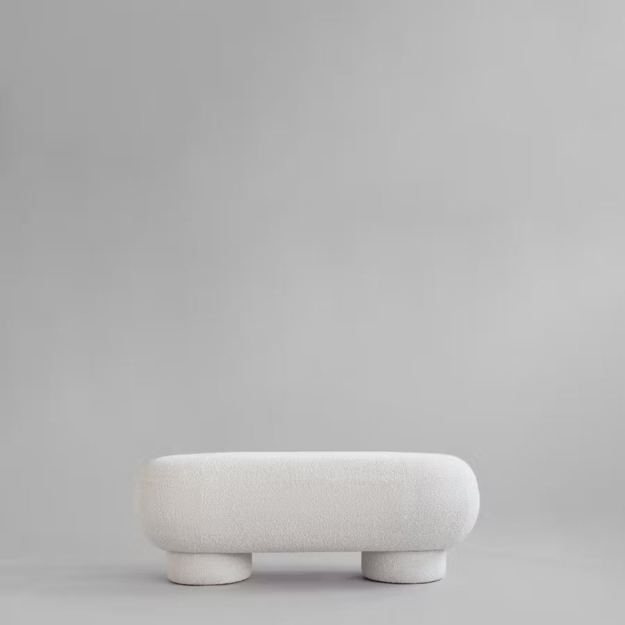 Profil latéral du Banc Big Foot – silhouette monolithique et présence décorative forte