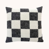 maison-caldeiraPlaid-Maison-Deux-Housse-de-Coussin-à-Damier-Noir-Blanc