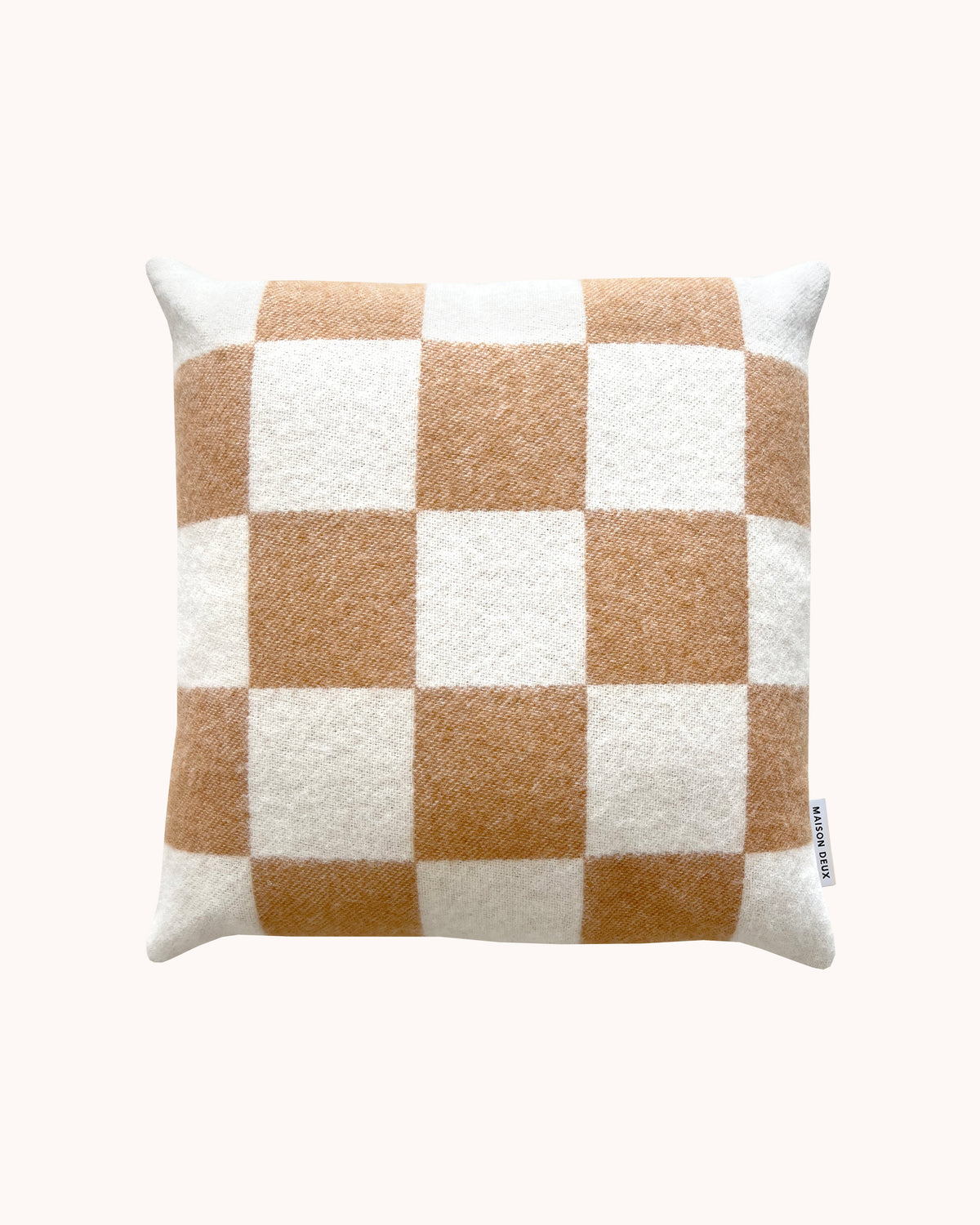 maison-caldeiraPlaid-Maison-Deux-Housse-de-Coussin-à-Damier-Terra-Blanc