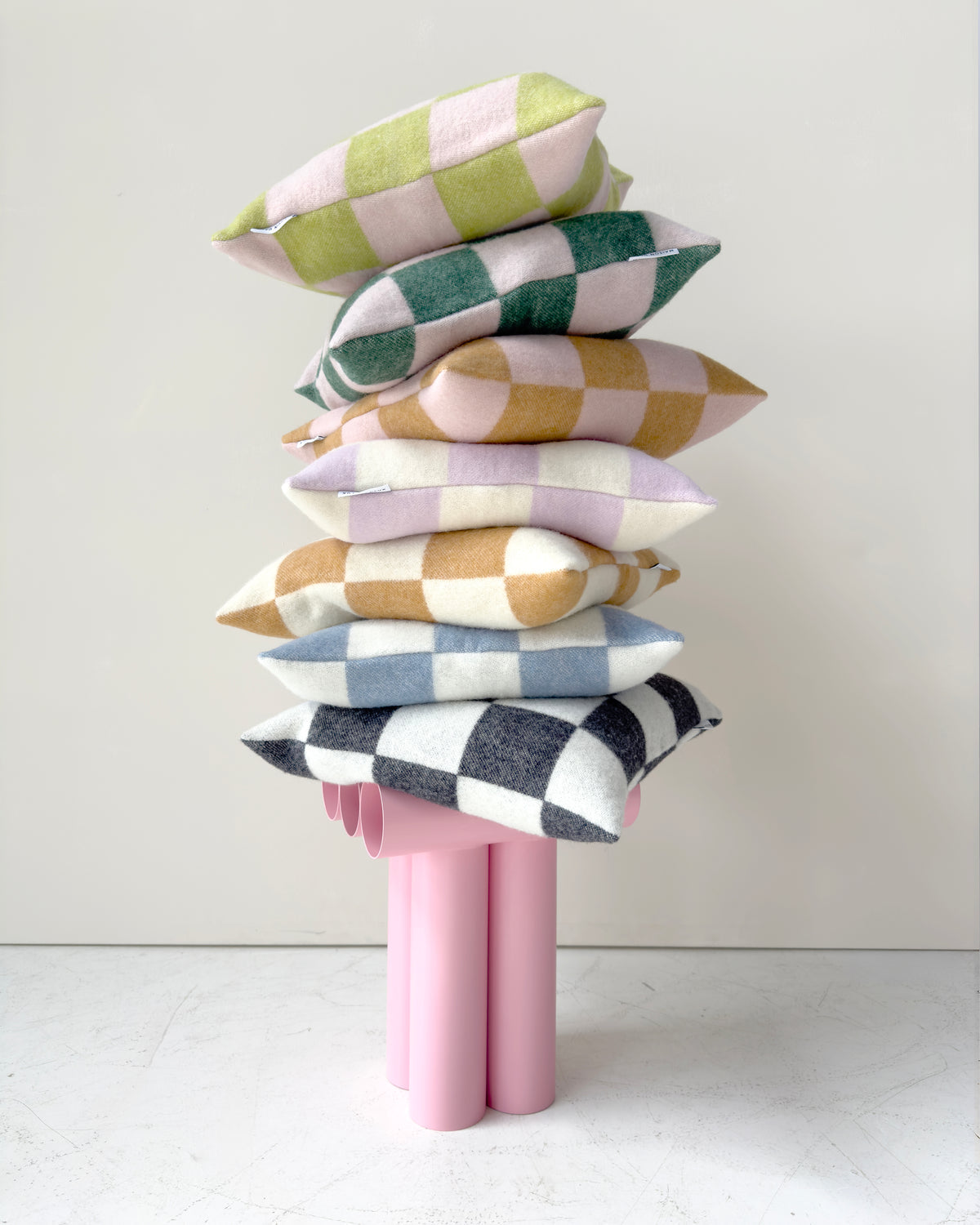 maison-caldeiraHousse de Coussin à Damier Denim Blanc – Maison Deux | Caldeira