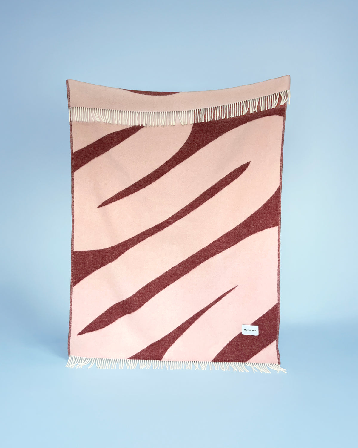 maison-caldeiraCouverture Swirl Rose Bordeaux – Sélection Caldeira | Maison Deux