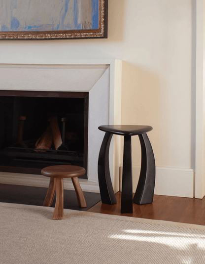 Arc de Stool '52 – Table d’Appoint en Châtaignier Noir Verni - Projects123A - Méditerranée - Maison Caldeira