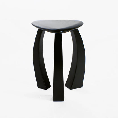 Arc de Stool '52 – Table d’Appoint en Châtaignier Noir Verni - Projects123A - Méditerranée - Maison Caldeira