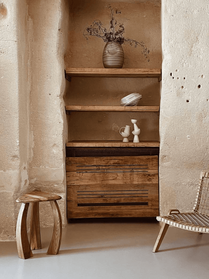 Arc de Stool '52 – Table d’Appoint Sculpturale en Noyer Massif - Projects123A - Méditerranée - Maison Caldeira
