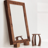 Arc de Stool '52 – Table d’Appoint Sculpturale en Noyer Massif - Maison Caldeira