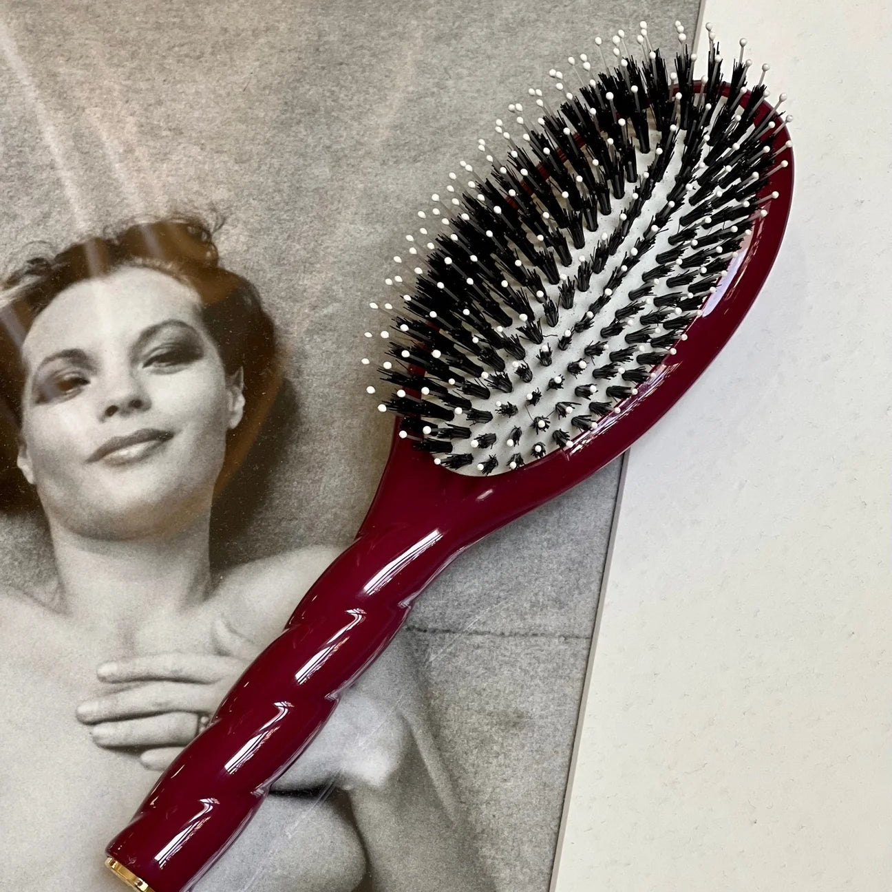 Brosse à cheveux - N°3 L’INDISPENSABLE Rouge Cerise - Maison Caldeira