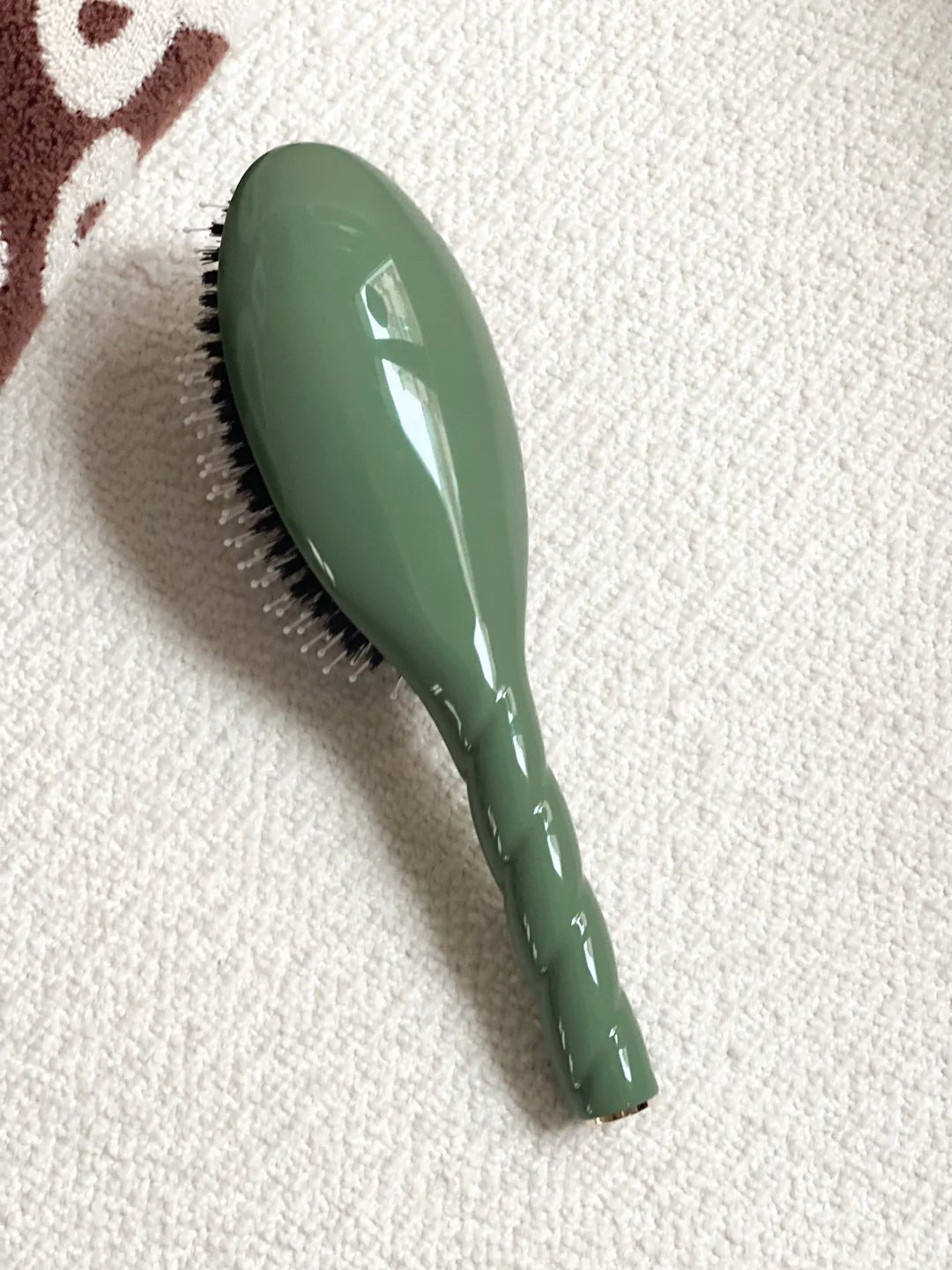 Brosse à cheveux N°3 L’INDISPENSABLE - Vert Amande - Maison Caldeira