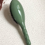 Brosse à cheveux N°3 L’INDISPENSABLE - Vert Amande - Maison Caldeira