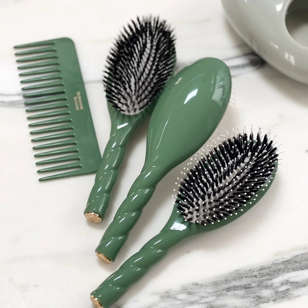 Brosse à cheveux N°3 L’INDISPENSABLE - Vert Amande - Maison Caldeira