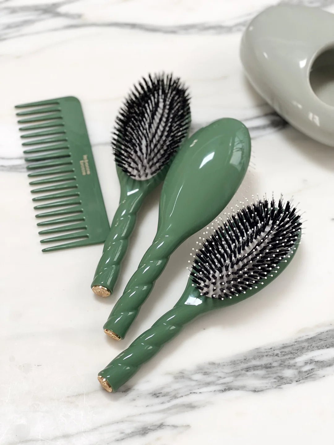 Brosse à cheveux N°3 L’INDISPENSABLE - Vert Amande - Maison Caldeira