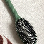 Brosse à cheveux N°3 L’INDISPENSABLE - Vert Amande - Maison Caldeira