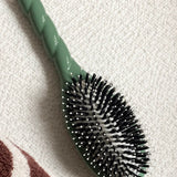 Brosse à cheveux N°3 L’INDISPENSABLE - Vert Amande - Maison Caldeira