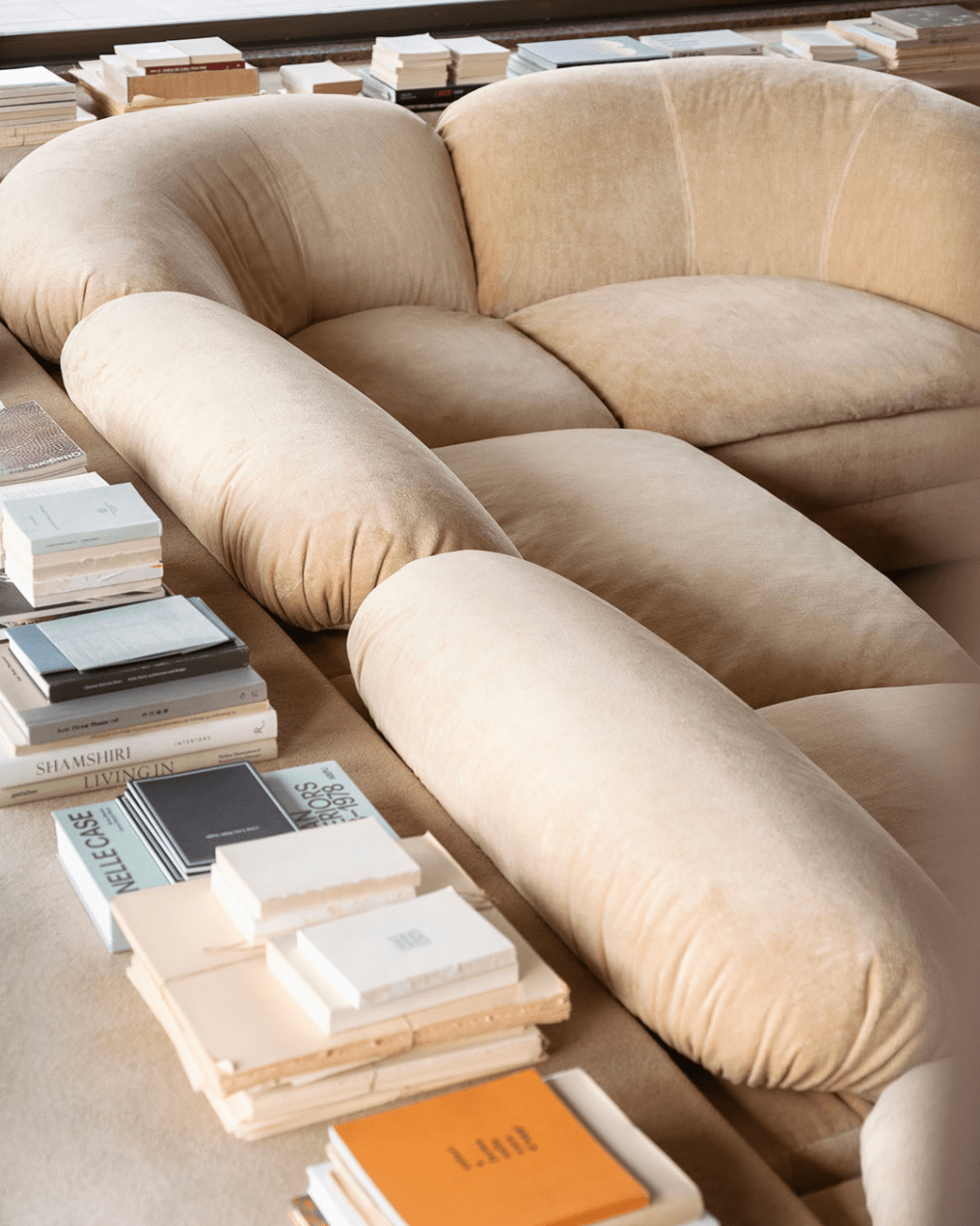 Canapé modulable Butter – Faye Toogood x Tacchini Furniture - Maison Caldeira - Design Italien - Maison Caldeira