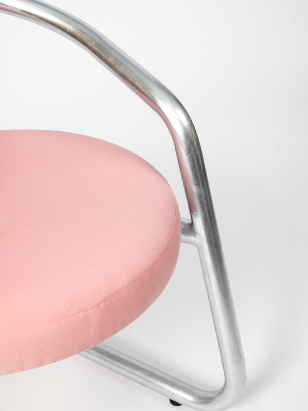 Chaise consul - Acier galvanisé et polyester rose - Axel Chay - Design Contemporain - Maison Caldeira