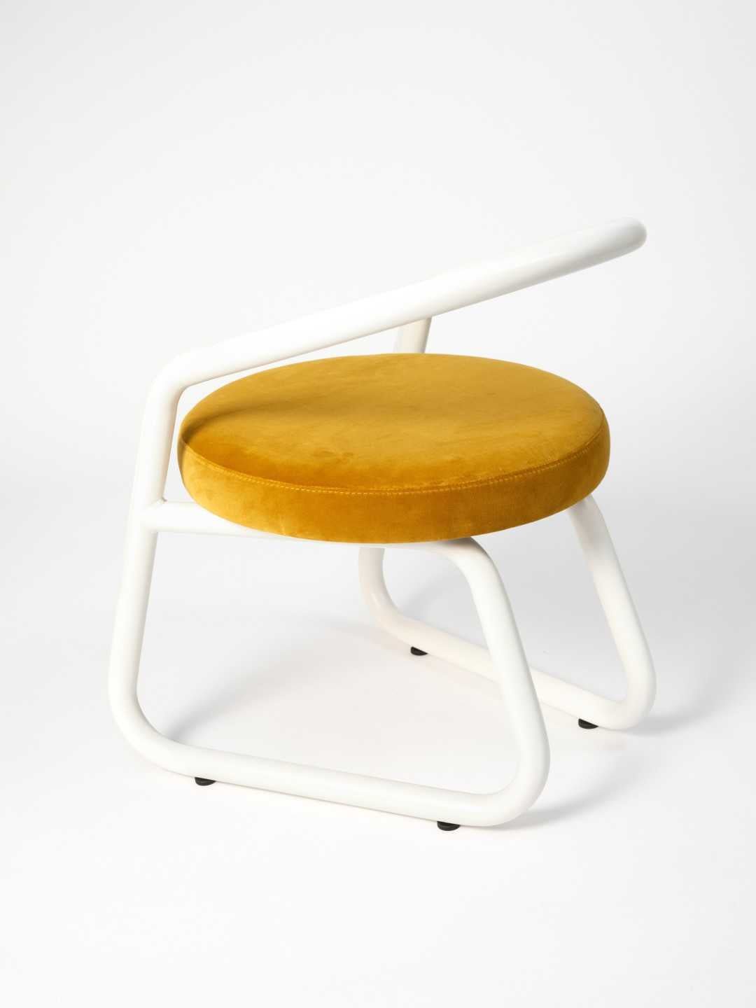 Chaise consul - Acier laqué et velours jaune - Axel Chay - Design Contemporain - Maison Caldeira