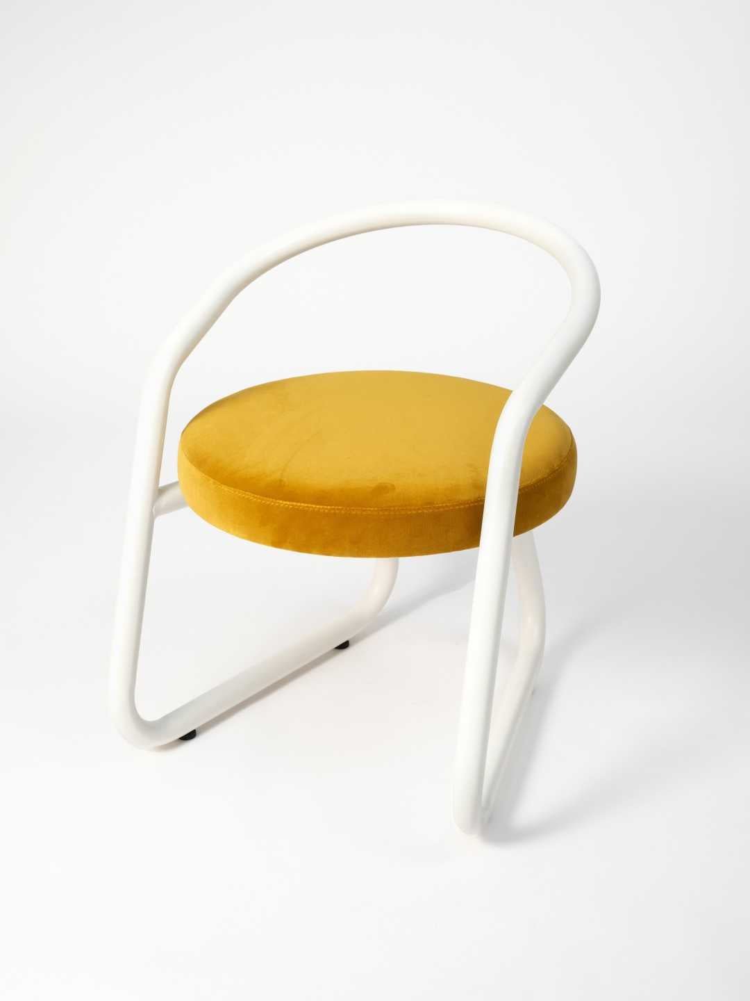 Chaise consul - Acier laqué et velours jaune - Axel Chay - Design Contemporain - Maison Caldeira