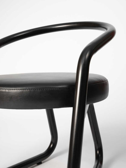 Chaise consul - Acier laqué noir et cuir noir - Axel Chay - Design Contemporain - Maison Caldeira