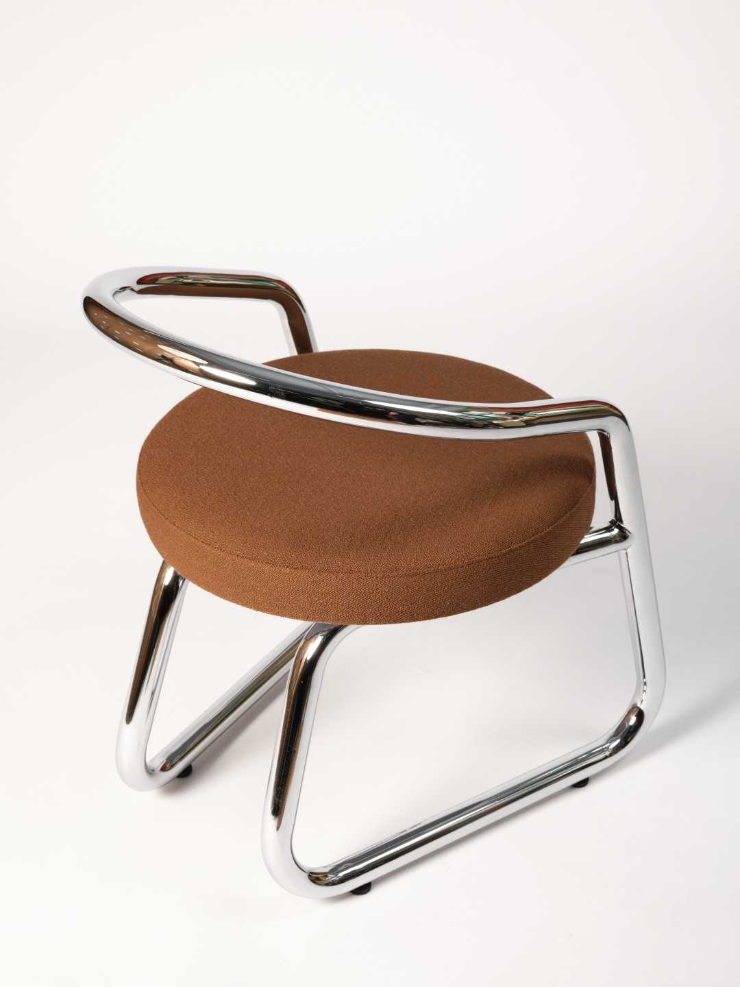 Chaise consul - Marron et Chrome - Axel Chay - Design Contemporain - Maison Caldeira