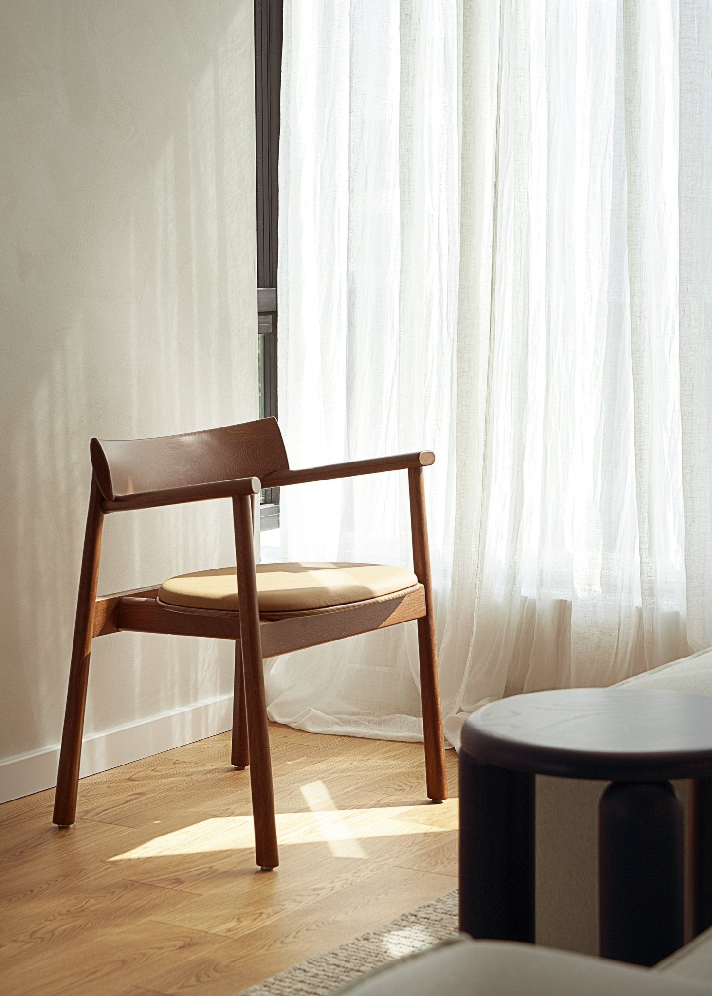 Chaise Elipsa Soft Dark Oak - Maison Caldeira