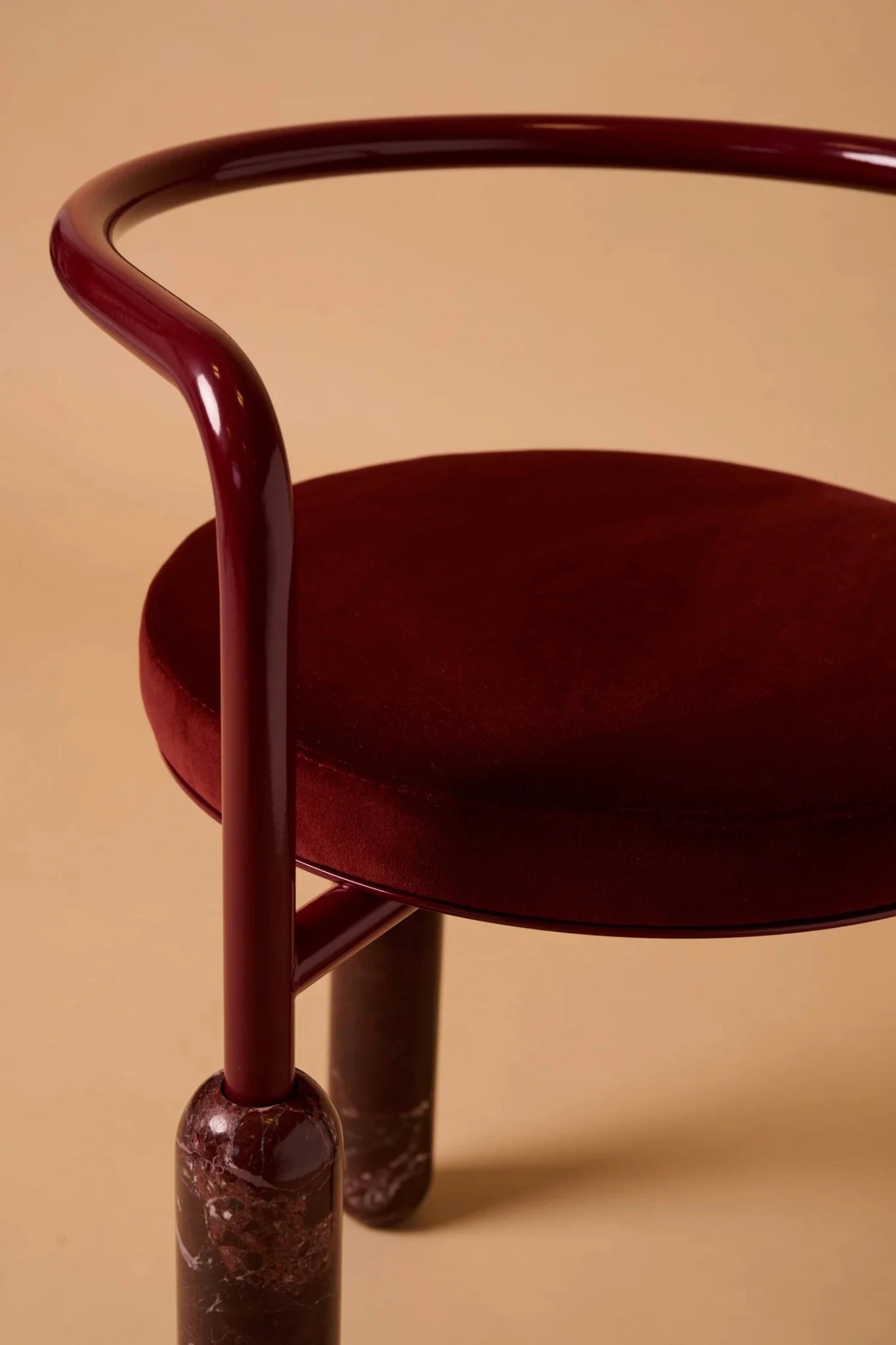 Chaise Malmousque Bordeaux – Michaël Koska | Maison Caldeira Mobilier Contemporain - Caldeira