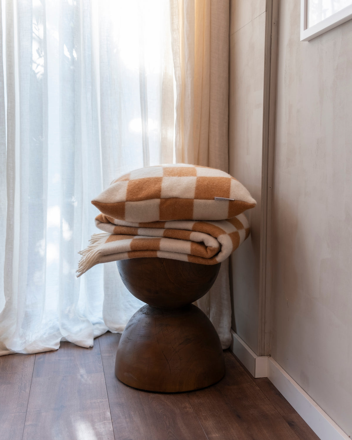 maison-caldeiraHousse de Coussin à Damier Terra Blanc – Maison Deux