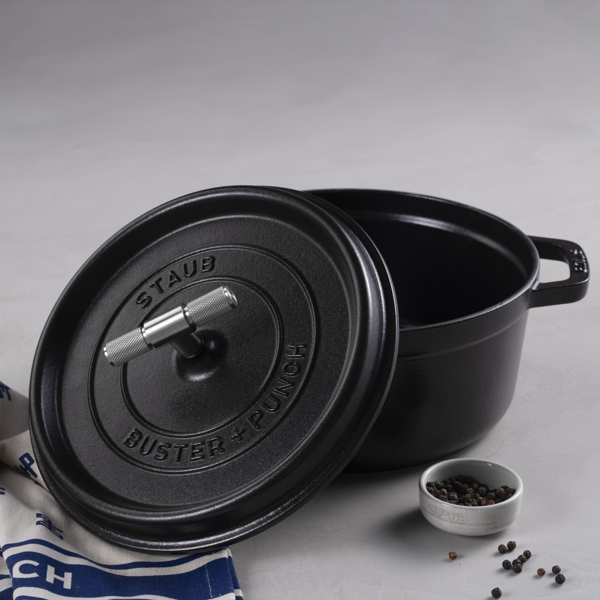Cocotte Staub ⌀ 24CM - Buster and punch - Design Contemporain - Maison Caldeira