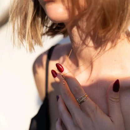 Collier Eternité Lettre A - Or jaune 18 carats et diamants - Acmée - Design Contemporain - Maison Caldeira