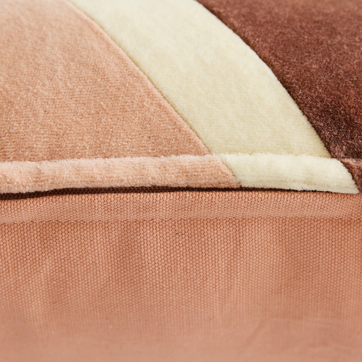 Coussin en velours rayé - Maison Caldeira