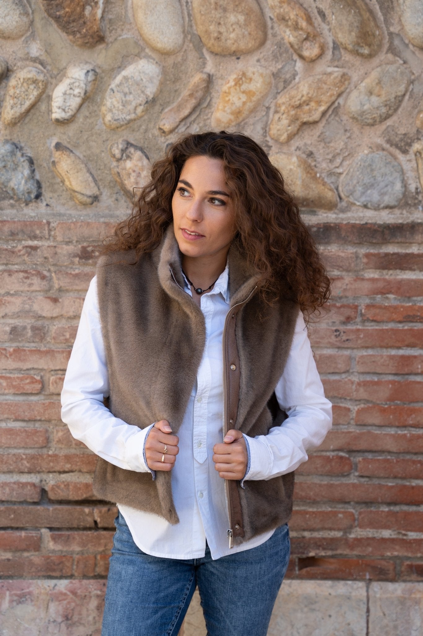 Gilet reversible en fausse fourrure moka - Aspen - Maison Caldeira